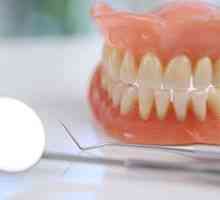 Uporaba zobnega lepila za proteze iz plastike
