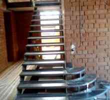Kovinske stopnice v drugo nadstropje z lastnimi rokami, foto