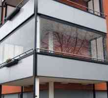 Prednosti in slabosti brez okvirja zasteklitve balkonov in lož
