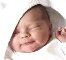 Koliko naj novorojenček spi v prvem mesecu življenja