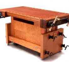 Mizarsko delovno mizo, ki ga izdelujejo lastne roke