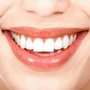 Kaj storiti, če je žvečilni gumi v bližini zoba