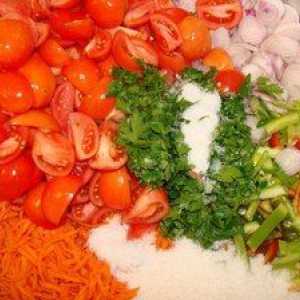 Kako pripraviti solato `paramonikha` za zimo