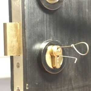 Kako odpreti ključavnico brez ključa?