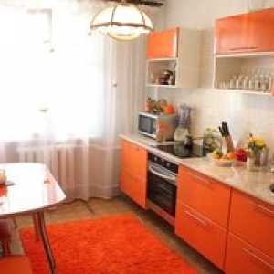 Oranžna kuhinja na fotografijah za dolgočasno življenje