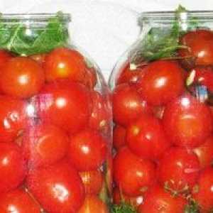 Recepti rahlo soljenih paradižnikov: hitro kuhanje v ponvi