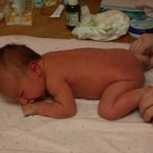 Polaganje novorojenčka na želodec, kako in kdaj to storiti