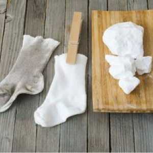 Kako oprati bele nogavice doma