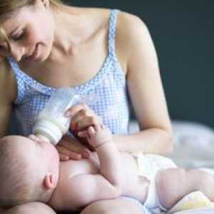 Kako pravilno hraniti novorojenčka iz steklenice