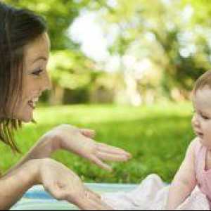 Kako pravilno otipati novorojenčka iz rok
