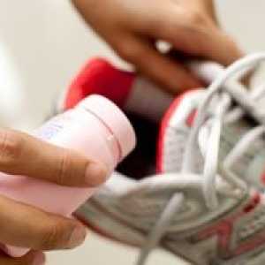 Kako odstraniti neprijeten vonj iz čevljev doma