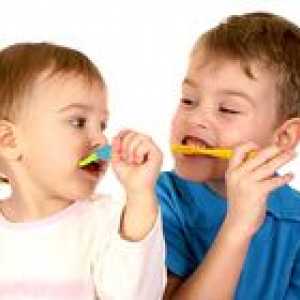 Kdaj naj otroka začne zobati zobe in kako pravilno narediti