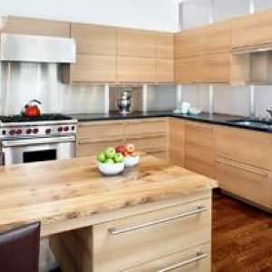 Pohištvo iz lesa: sodoben slog za majhno kuhinjo