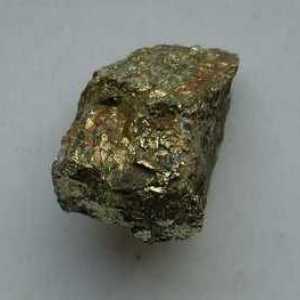 Mineralni bakreni pirit: formula, fotografija, lastnosti