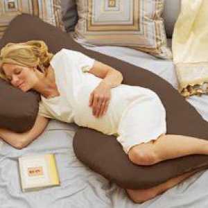 Ali lahko noseče ženske spijo na trebuhu?