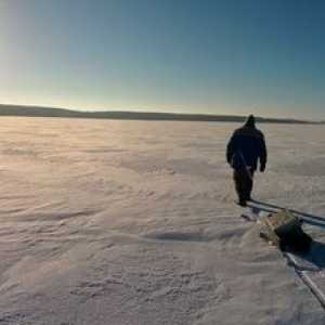 Premikanje osebe na rezervoarju in debelina ledu za ribolov