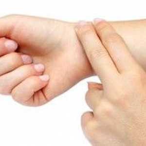 Zakaj desna roka boli: možni vzroki in zdravljenje