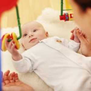 Razvoj otroka v treh mesecih - kaj bi moral biti otrok