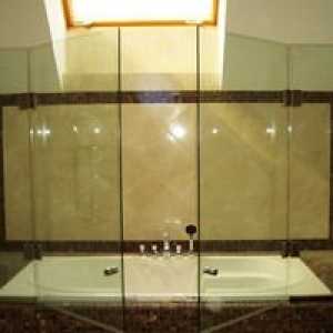 Zavese za drsenje steklenih kopalnic: funkcije, fotografije