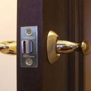 Video lekcijo, kako neodvisno odrezati ključavnico v notranja vrata